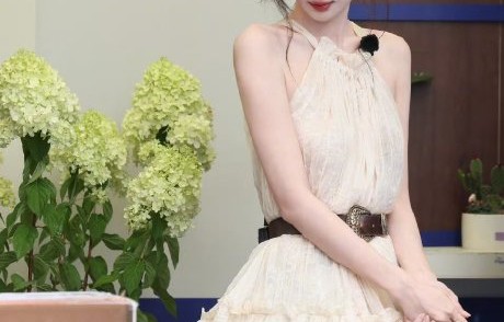 娜扎如何看待这个因手滑得来的长名字？