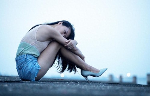 如果一个女人长期不被爱，身上会有这个特征，藏都藏不住