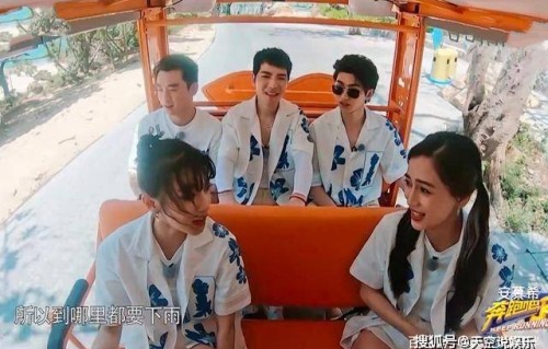 《奔跑吧9》萧敬腾被全员“指责”,自责独自回屋,蔡徐坤做法太圈粉_节目