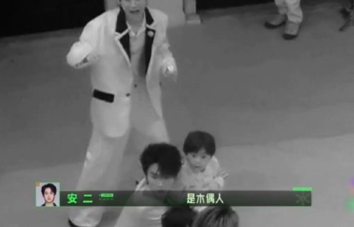 张凌赫平时还有哪些体现出温柔细腻性格的事迹或公益活动？