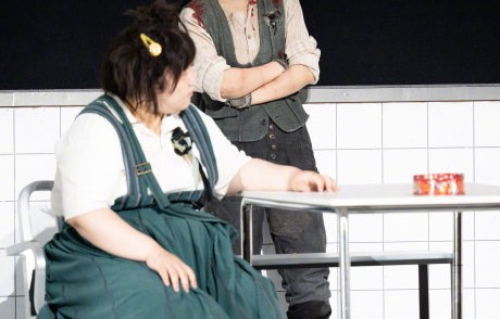 从越剧跨界到话剧，陈丽君为演好《枕头人》做了哪些准备？|戏曲|台词|童年|体系|周一围