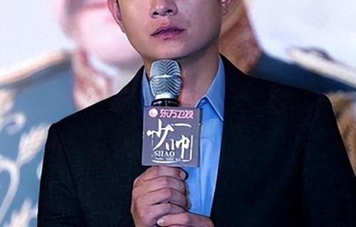 文章现状：在上海改行开饭店，41岁就满头白发，女儿长得像他翻版