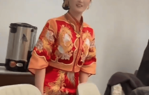 大衣哥前儿媳陈亚男再婚现场曝光，亲朋好纷纷送上了祝福
