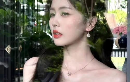 白鹿在央视专访中谈到了哪些具体的职业反思？