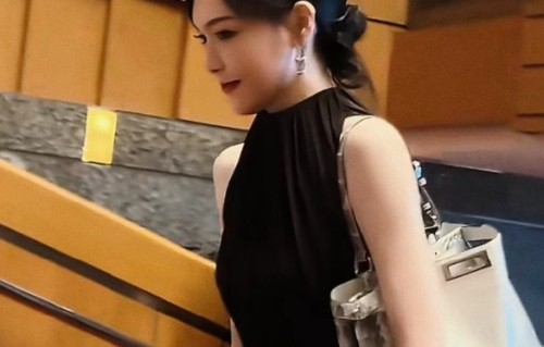唐嫣参加女儿幼儿园艺术节