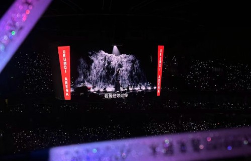 网友们如何评价海来阿木在演唱会上的“吃商天花板”行为？