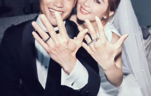 网友们是如何看待阿Sa这次姐弟恋修成正果的？