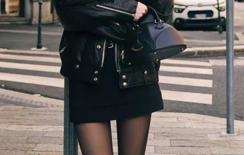 孟子义真的太精致了，百变丝袜妆造大长腿美图集，妥妥的养眼吸睛