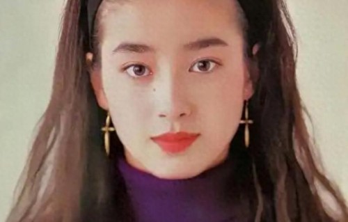 14岁被送上导演的床，17岁拍全裸写真，被操控半生的她如今成这样 