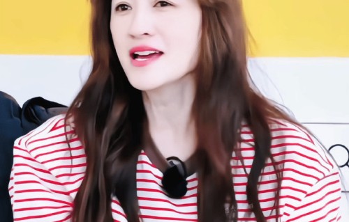 李小冉《乘风》公演“翻车”却登顶哽咽 实力与人气的公平性再引热议