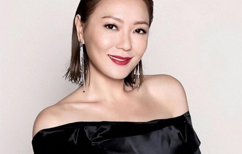 48岁田蕊妮癌症复发，心情沉痛难以接受，因持续低烧宣布停工