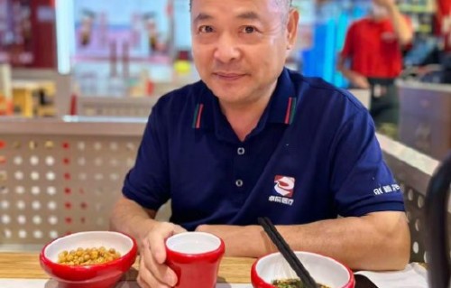 路人当街问模特张亮：麻辣烫你还有吧？