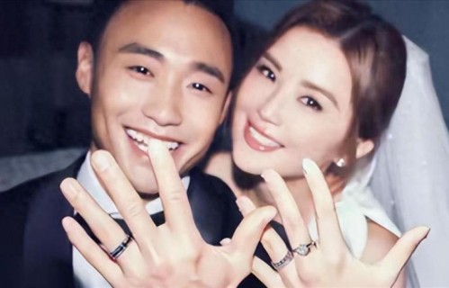 3个前任都是大人物，为何阿sa却嫁给了健身教练？答案俗套又露骨