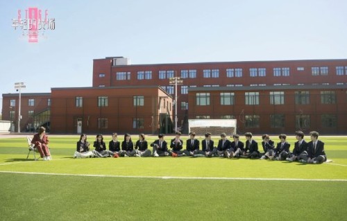 作为乐华娱乐CEO，杜华担任《乘风2026》推介人是否存在利益冲突？