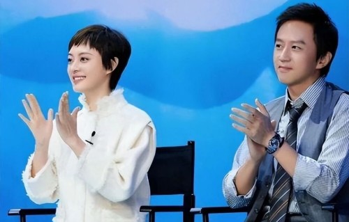 孙俪邓超为女儿织围巾庆生！狗狗装死吓坏邓超，宠物也随邓超戏精