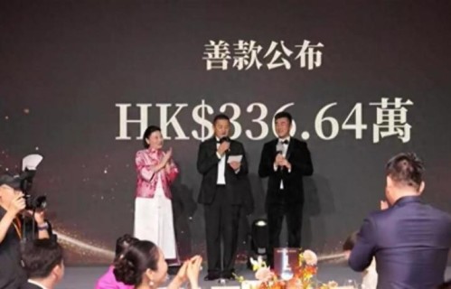 香港酒店偶遇李亚鹏，被年轻女子牵手，女方长相酷似前妻海哈金喜