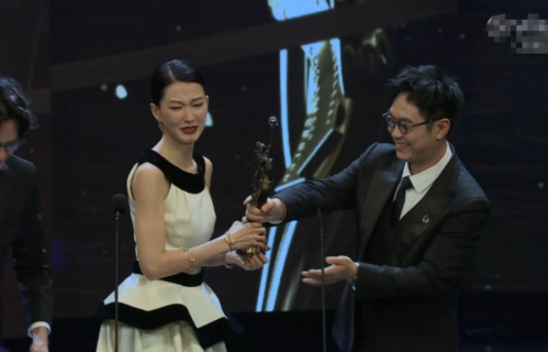 廖子妤凭《像我这样的爱情》首夺金像影后，台上哽咽感谢团队，被提醒才想起男友