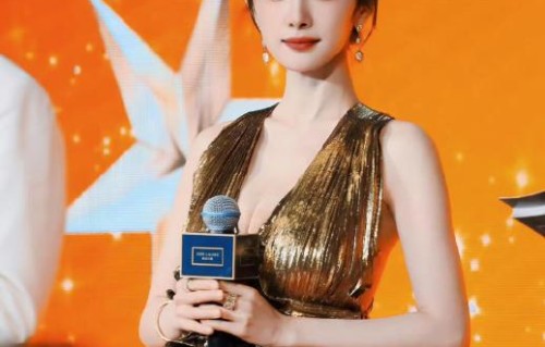 杨幂妈幂现场互动视频出圈！眼神温柔双向奔赴
