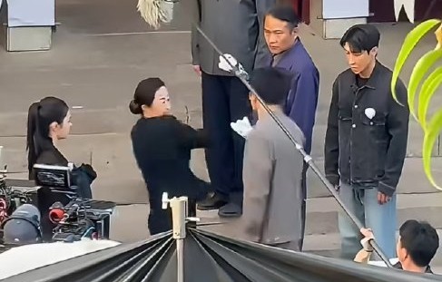 这场真打耳光戏是陈晓主动要求的吗？