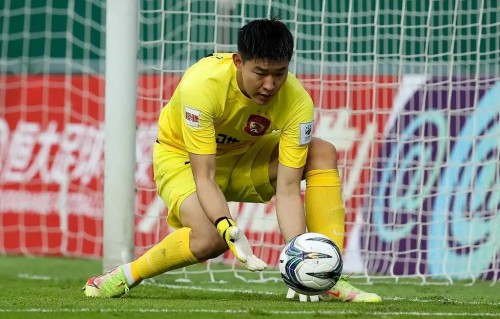 北京国安替补门将张健智频繁失误！有传闻要召回归化门将