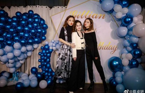 蔡卓妍发文为钟欣潼庆生