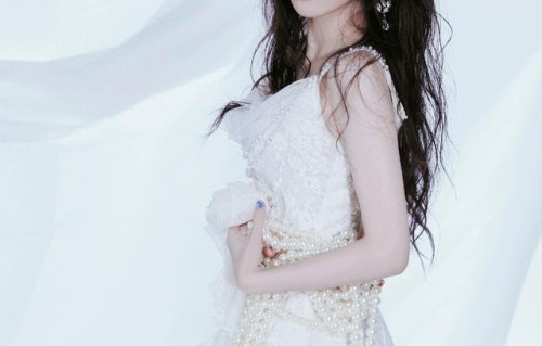张碧晨到底有哪些原唱歌曲，支撑她开演唱会? - 360娱乐