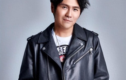 46岁曹格新恋情曝光！女友肚子凸起被疑怀孕，正脸超像前妻吴速玲