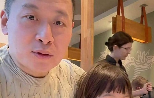 阿光深夜直播，首次公开女友身份！坦言找老外原因，夸莲娜人品好 