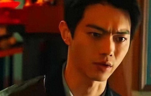 许凯新剧照常播，前任爆料被删，情感剥削藏在声明背后