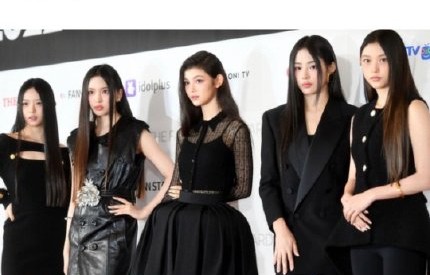 法院判决后NewJeans成员为何出现分化？