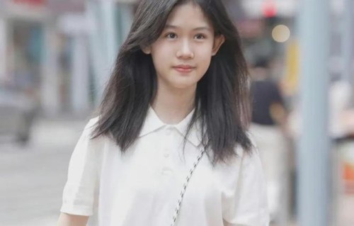 陆毅和鲍蕾的大女儿，真的好美|牛仔裙|红色