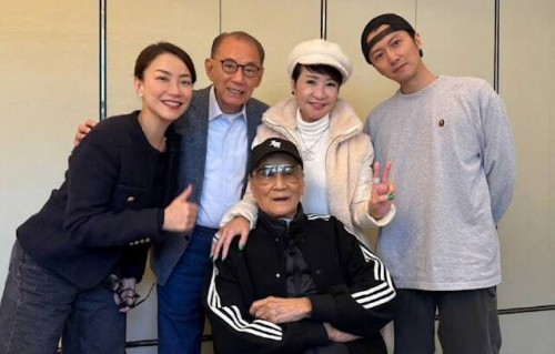 谢贤离世后，谢霆锋如何回应父亲去世？