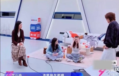 网友为什么把王濛翻滚捶李小冉的动作比作《士兵突击》里的袁朗？