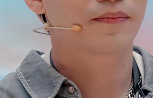 网曝当红女演员被软饭男骗婚生子，说的是刚官宣单身的王鸥吧