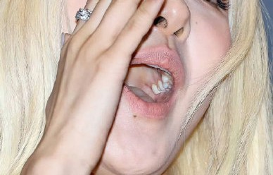 Jennie所在的女团Blackpink其他成员对这一事件有何反应？