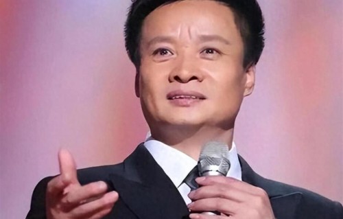 阎维文现状：曾在春晚出尽风头，如今没资格露脸，导演选人惹争议