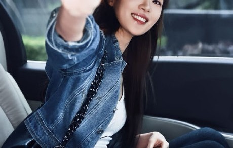 张月在节目路透中展现的“松弛感”具体体现在哪些细节上？|综艺街拍|孙怡|唐艺昕|黄灿灿|女艺私服