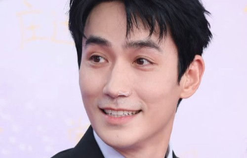 朱一龙鼻子受伤原因曝光：拍动作戏意外磕碰