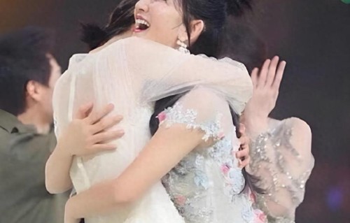 谢娜成都演唱会，吴昕一篇长文让全网泪目！二十年的友情原来这样