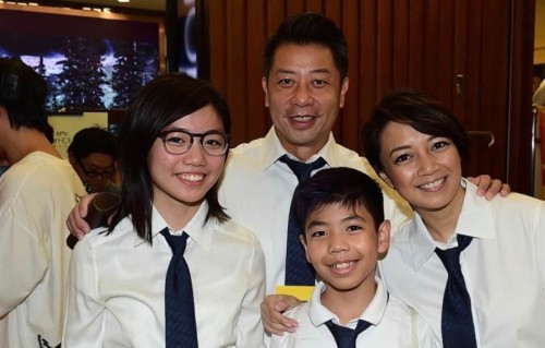 香港知名女星为躲债移居美国，支持女儿喜欢同性，和老公传离婚