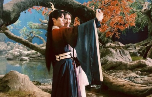 爱奇艺全网独播！预约量破100万，女主女配都很美