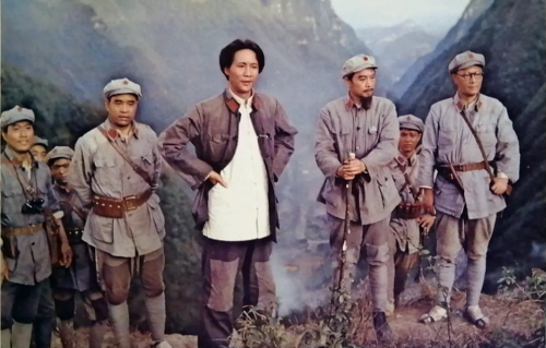 《四渡》全明星版，《四渡赤水》特型演员版，不必机械比较
