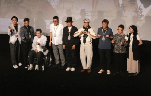 64岁“如花”李健仁坐轮椅观影，2019年中风半身瘫痪，如今恢复远超预期