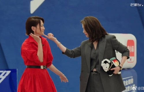 作为主持人，谢娜是如何平衡舞台上的职业表现与真实情感的？