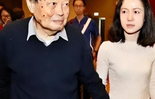 卷走37箱现金传闻真相大白后，翁帆又有麻烦了，走上迟重瑞的老路