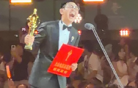大鹏的导演风格有哪些独特之处？
