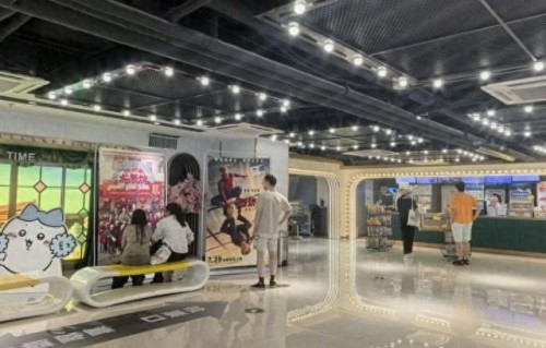 「长镜头」《欢迎来龙餐馆》《奥德赛》先后上映，中外大片混战？国产电影本土号召力强劲全球化之路仍长|暑期档|电影海报|星际穿越|飞驰人生3|大众电影百花奖