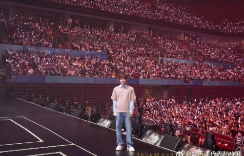 徐良演唱会140万人预约！曾是小众歌手，如今为何引爆青春回忆？|客官不可以|坏女孩|巡演|舞台|高端手机