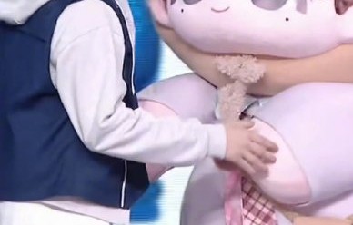 苏新皓玩偶人格觉醒：从舞台木偶到心灵镜像的奇幻共生