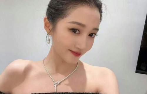 关晓彤晒白玉兰后台自拍|白玉兰奖